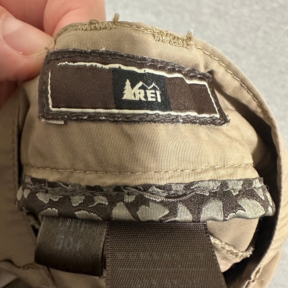 REI Convertible Hiking Cargo Pants Khaki Tan Zip Off Shorts Womens Size 32x33.5 - Picture 5 of 16